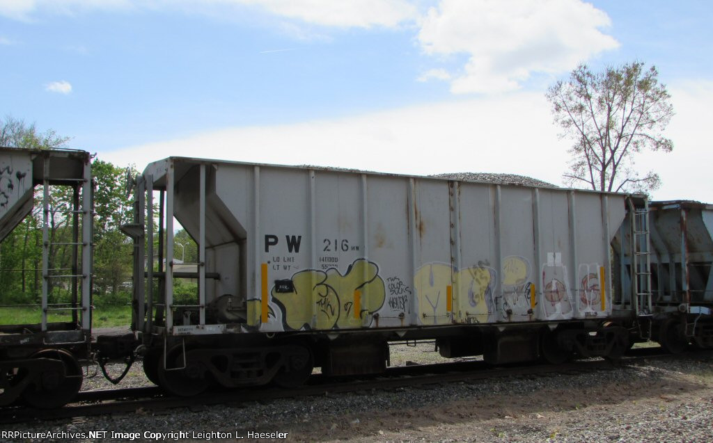 PW 216 (ex-CR 50790, ex-PRR 258142) loaded